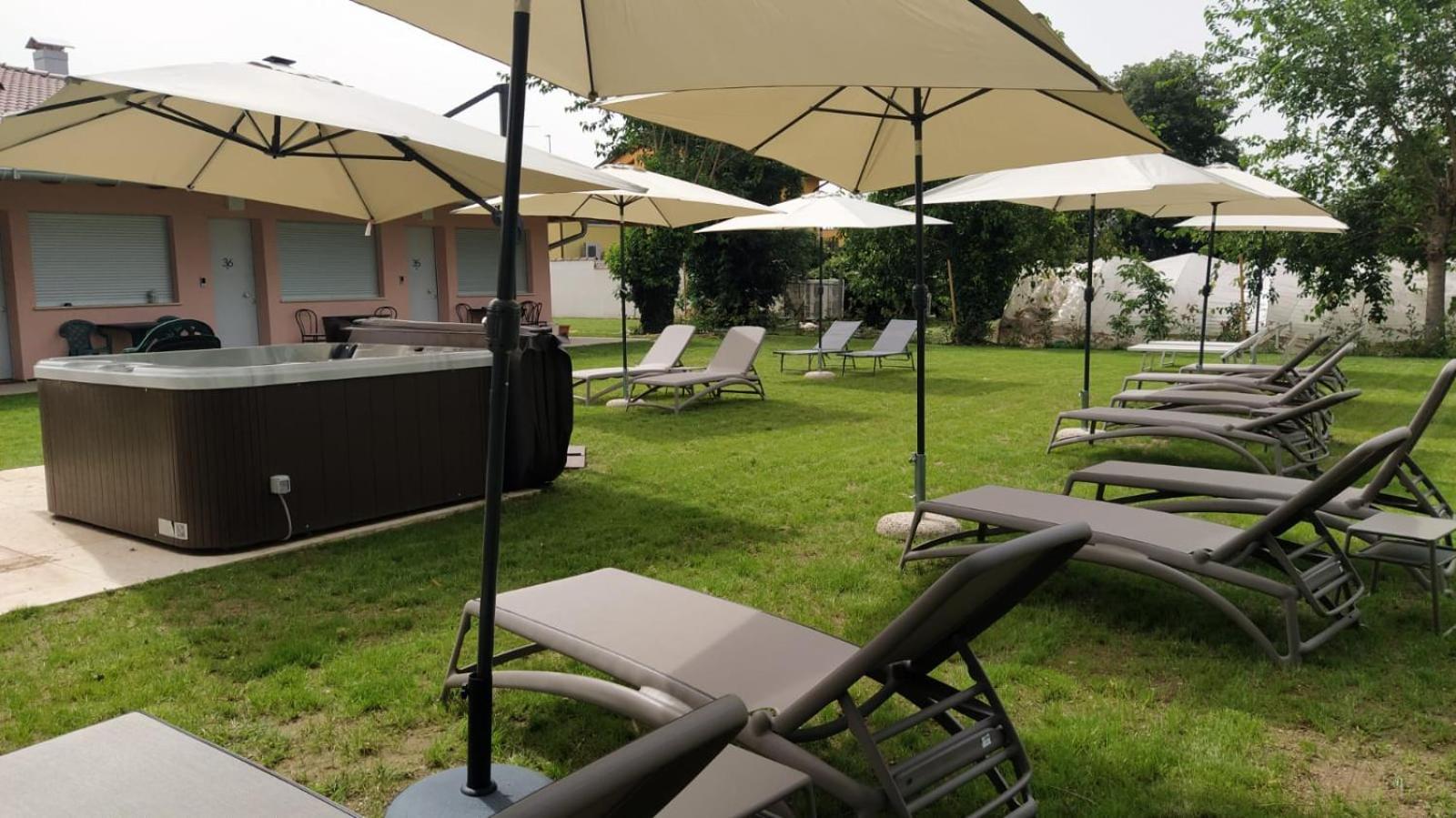 Hotel Ristorante Alla Campagna Сан Джовани Лупатото Екстериор снимка